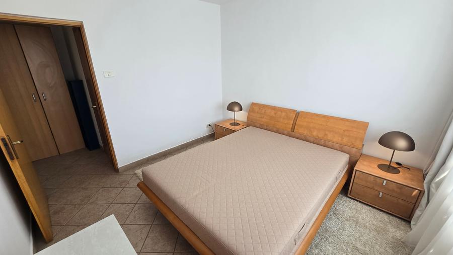 Apartament cu 2 camere semidecomandat în P-ța Victoriei