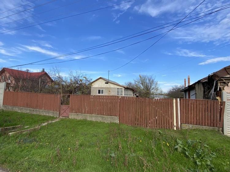 Casă cu 4 camere în Ghizdaru