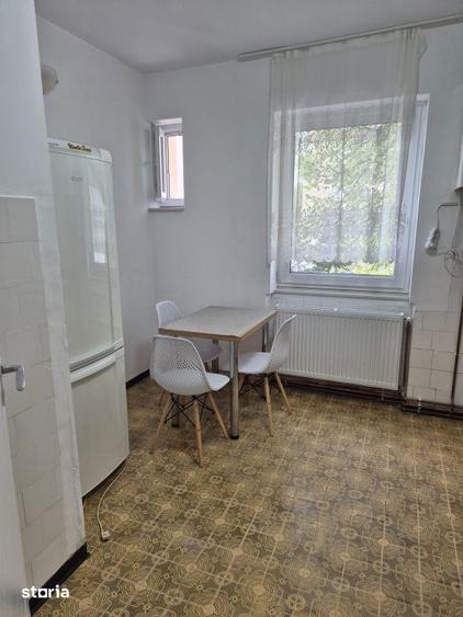 Apartament cu 3 camere decomandat în Săsar