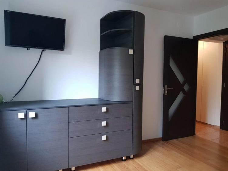Apartament cu 3 camere decomandat în Dristor