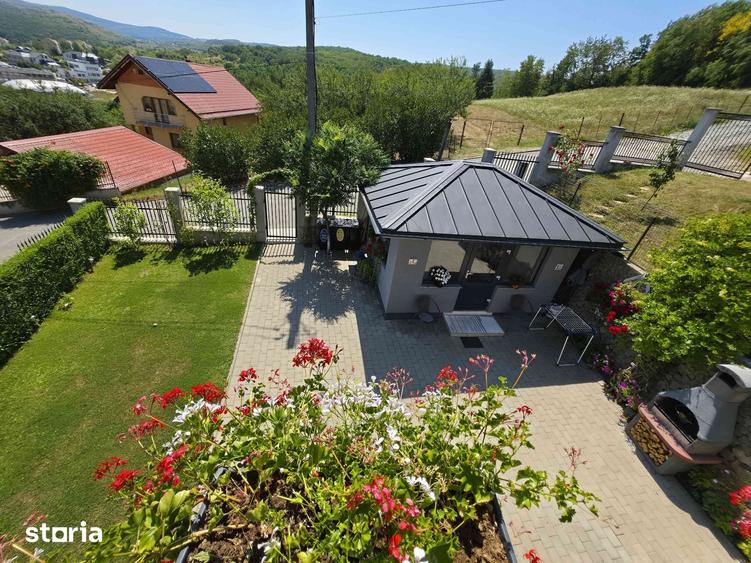 Casă cu 4 camere cu Teren 412 Mp în Florești