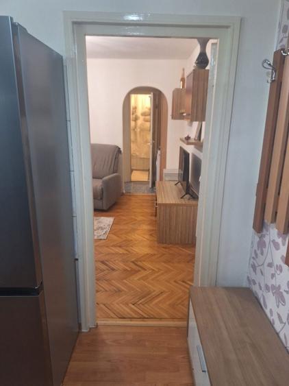 Apartament cu 3 camere semidecomandat în Central