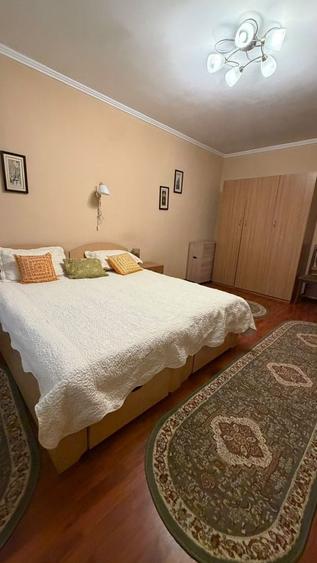 Apartament cu 3 camere semidecomandat, mobilat în Vitan