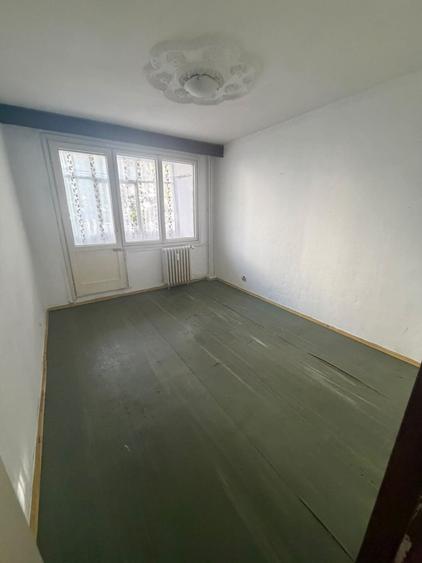 Apartament cu 3 camere semidecomandat în Narcisa