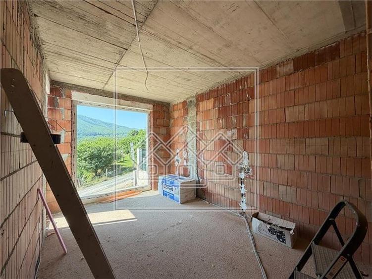 Casă individuală cu 5 camere cu Teren 485 Mp în Cisnădioara