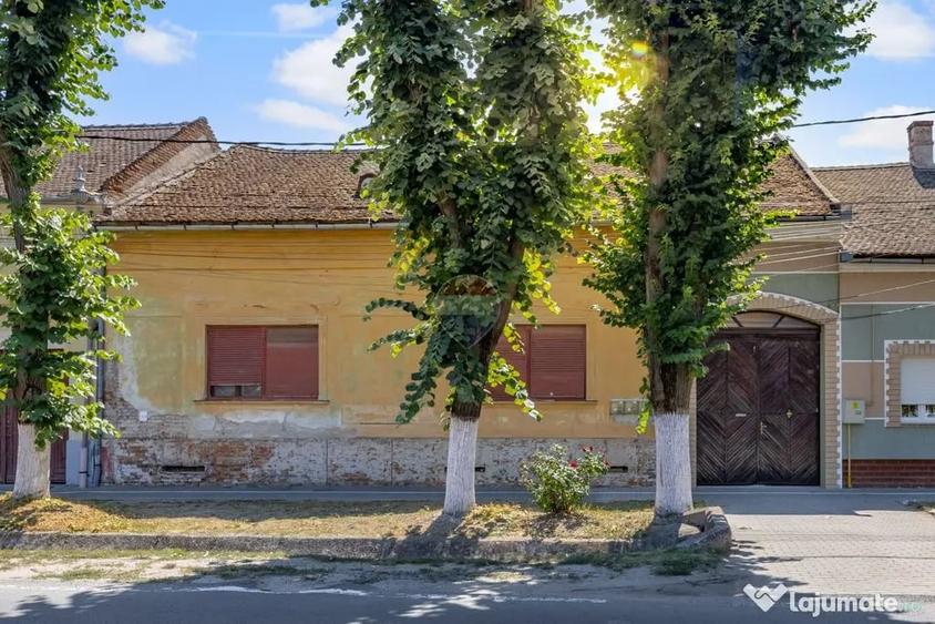 Casă cu 5 camere cu Teren 853 Mp în Ultracentral