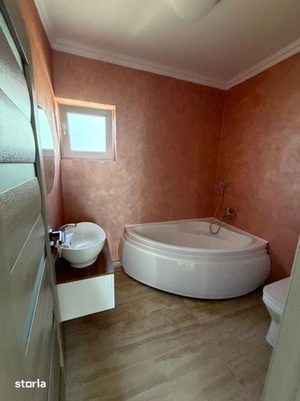 Casă cu 4 camere cu Teren 100 Mp în Central