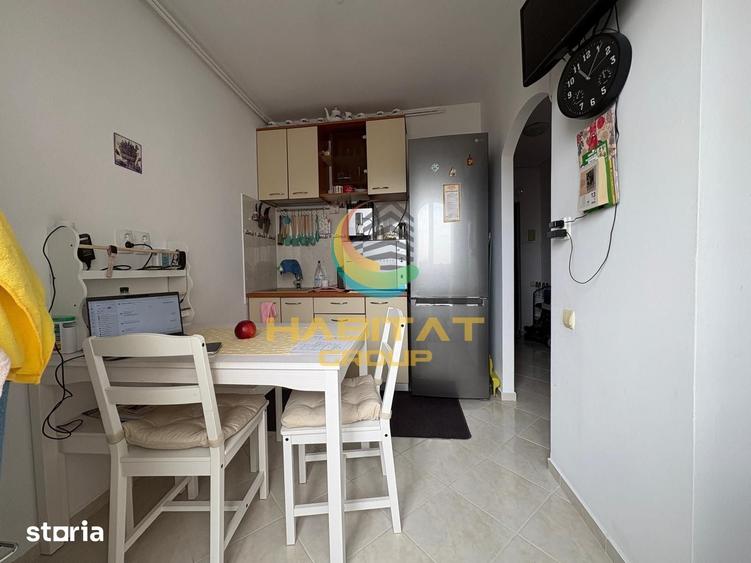 Apartament cu 3 camere decomandat în Tei