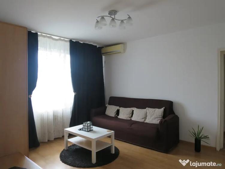 Apartament cu 3 camere semidecomandat în Nord