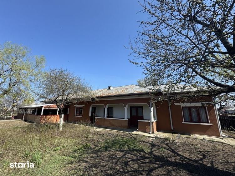 Casă cu 4 camere cu Teren 1370 Mp în Slobozia