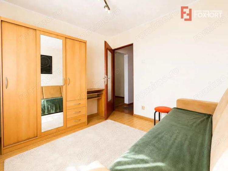 Apartament cu 3 camere semidecomandat în Aurel Vlaicu