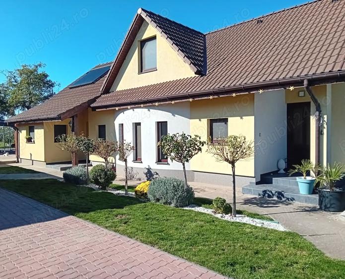 Casă cu 4 camere cu Teren 1350 Mp în Vărșand
