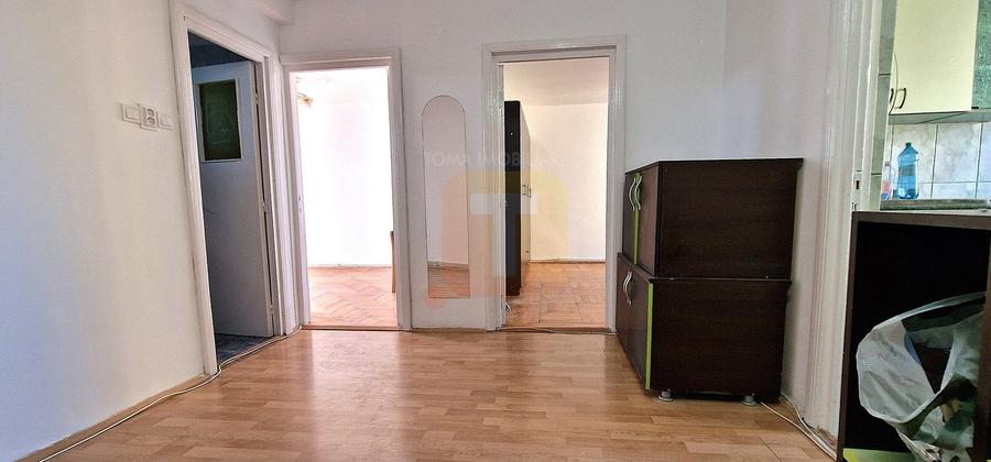 Apartament cu 3 camere decomandat în Calea Romanului