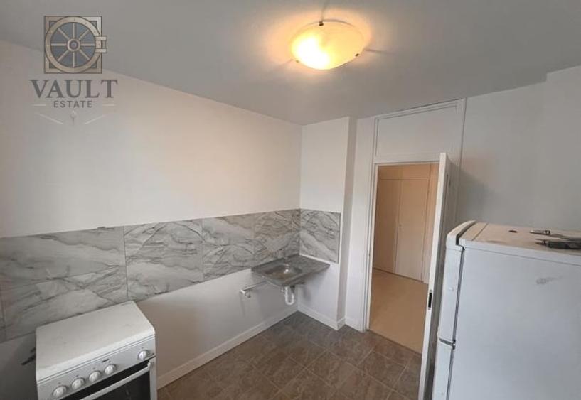Apartament cu 3 camere decomandat în Dristor
