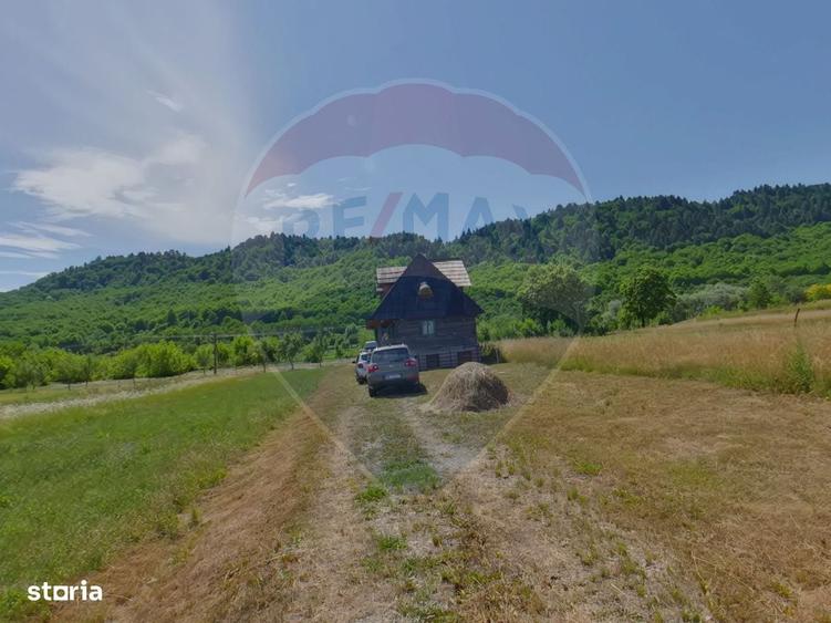 Casă cu 3 camere în Sarasău