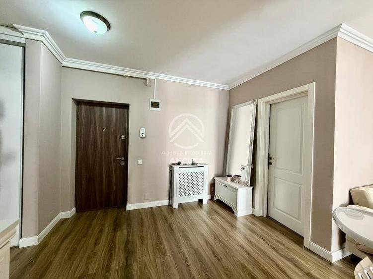 Apartament cu 3 camere semidecomandat în Tăuți