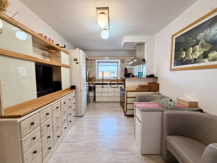 Apartament cu 3 camere decomandat, mobilat în Zorilor
