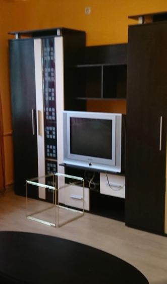Apartament cu 3 camere semidecomandat în Basarab