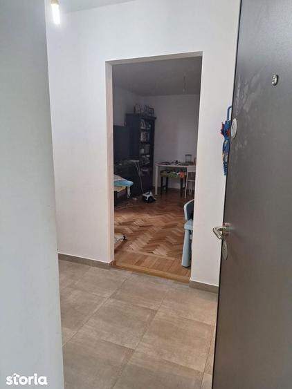 Apartament cu 3 camere în Tei