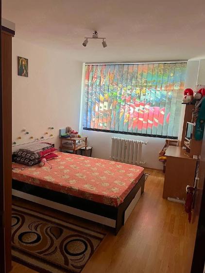 Apartament cu 3 camere decomandat în 1 Mai