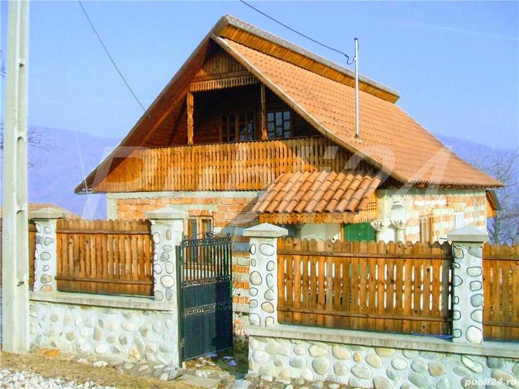 Casă cu 5 camere în Ocnele Mari