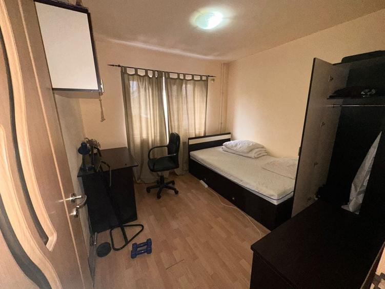 Apartament cu 3 camere decomandat în Lipovei