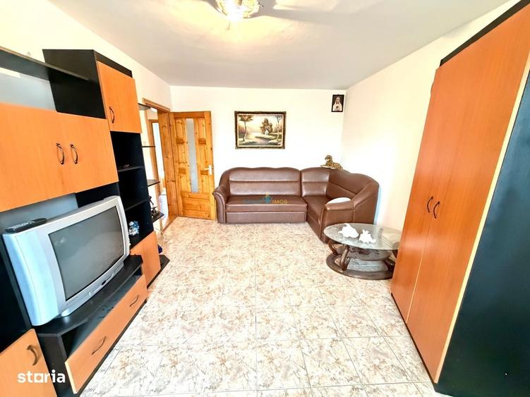 Apartament cu 3 camere decomandat în Republicii