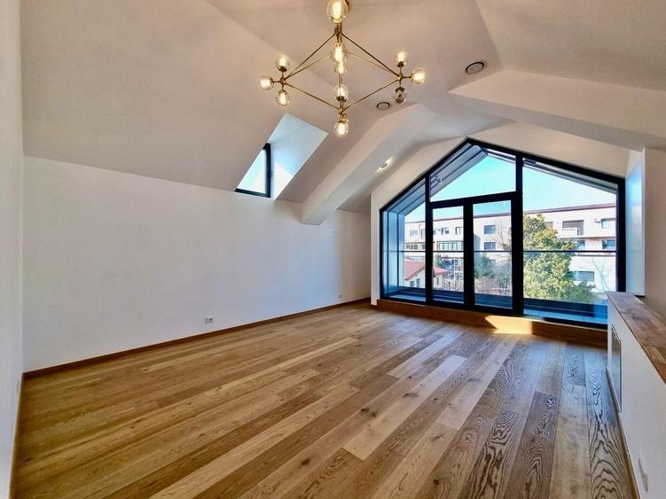 Duplex cu 5 camere cu Teren 220 Mp în Iancu Nicolae