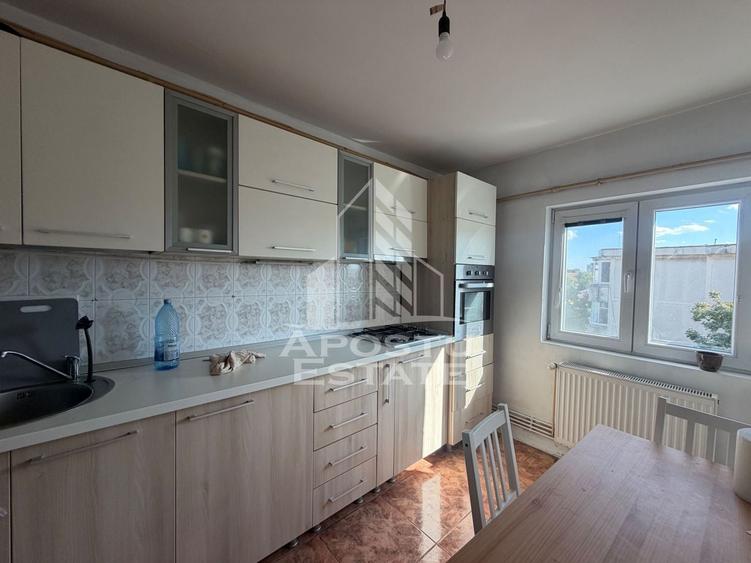 Apartament cu 2 camere decomandat, mobilat în Bucovina