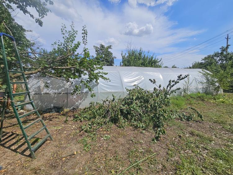 Casă cu 3 camere în Sărățeni
