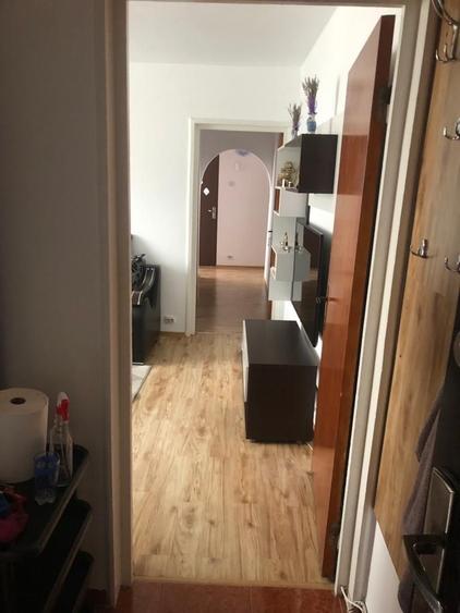 Apartament cu 4 camere semidecomandat în Militari