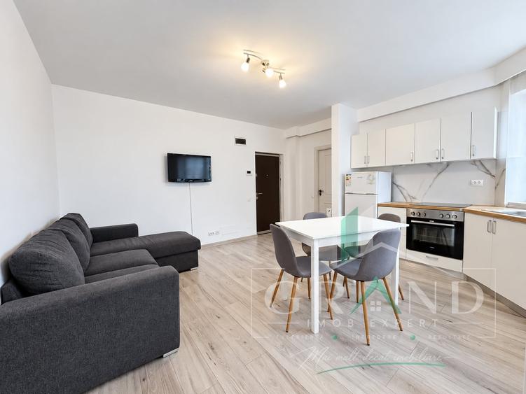Apartament cu 3 camere semidecomandat, mobilat în Iris