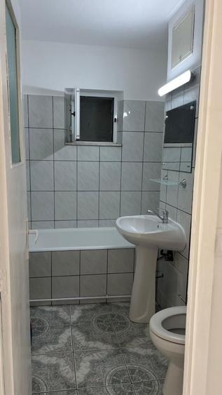 Apartament cu 2 camere decomandat în Rovine