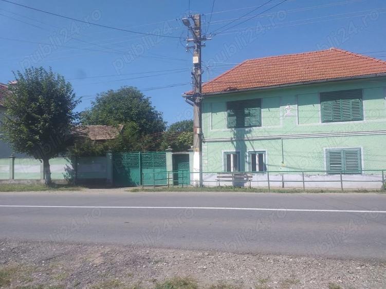 Casă cu 4 camere cu Teren 2000 Mp în Central