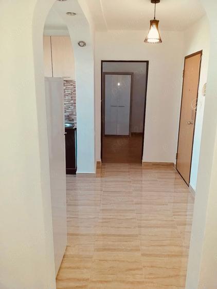 Apartament cu 2 camere decomandat, mobilat în Titan