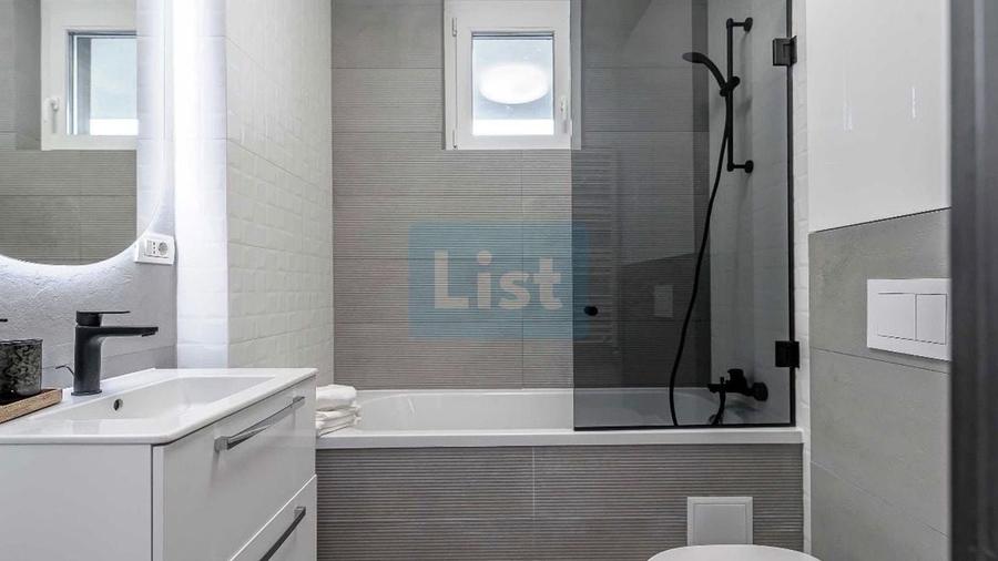 Apartament cu 3 camere decomandat, mobilat în Polivalentă