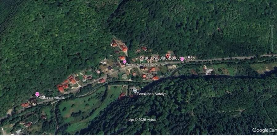 Casă cu 6 camere cu Teren 1100 Mp în Central