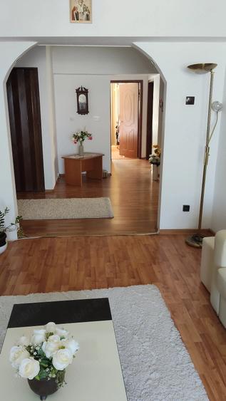 Apartament cu 4 camere decomandat în Unirii Sud