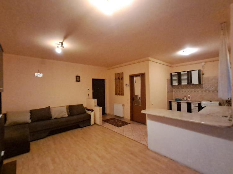 Apartament cu 2 camere semidecomandat în Florești