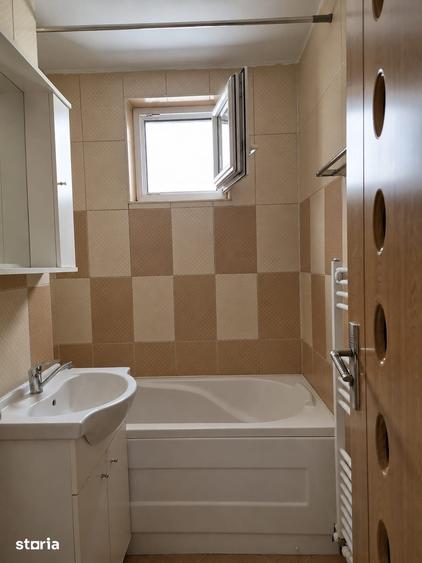 Apartament cu 3 camere semidecomandat în Tache