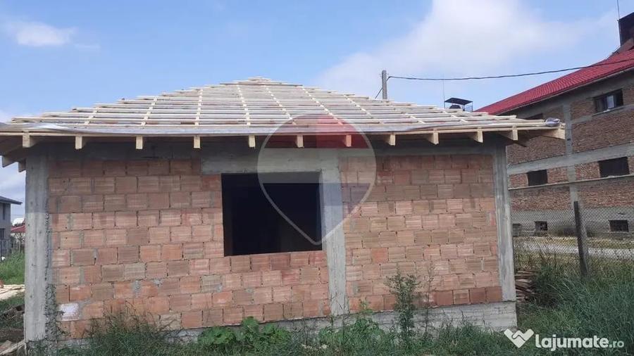 Casă cu 4 camere cu Teren 365 Mp în Hălchiu