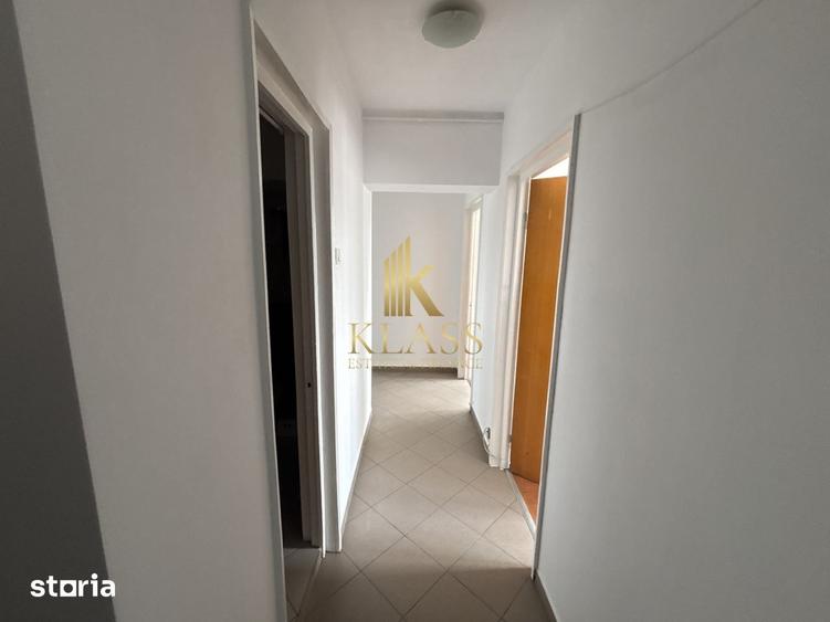 Apartament cu 4 camere decomandat în Romană