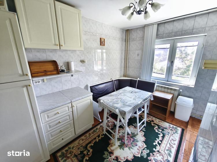 Apartament cu 3 camere în 9 Mai