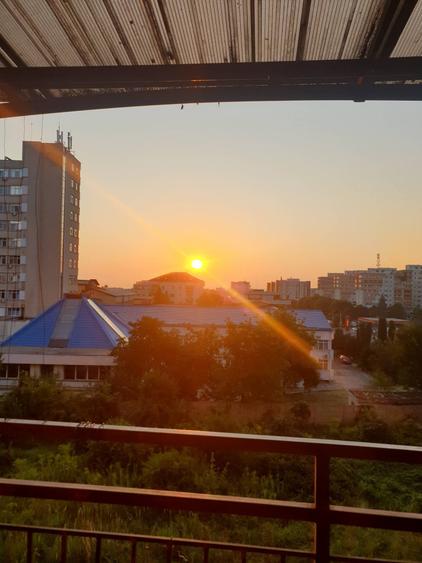 Apartament cu 3 camere decomandat în Zorilor