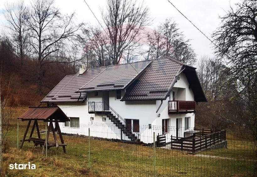 Casă cu 7 camere cu Teren 3580 Mp în Tohănița