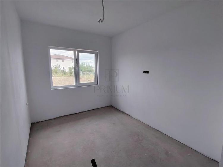 Duplex cu 4 camere cu Canalizare în Moșnița Veche
