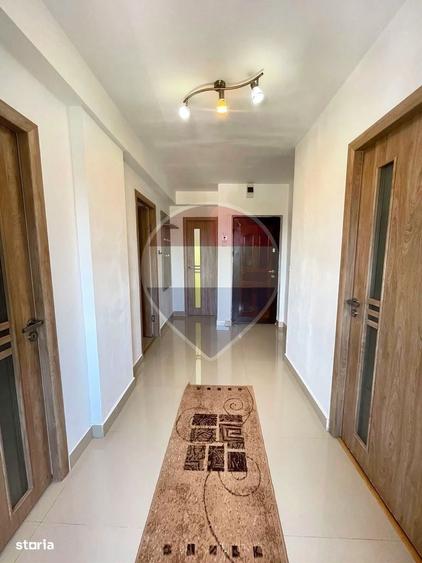 Apartament cu 2 camere decomandat în Hala Centrală