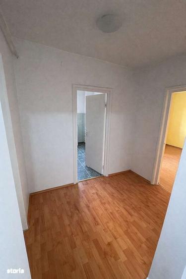 Apartament cu 3 camere decomandat în Exterior Vest