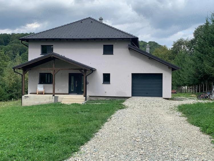 Casă cu 4 camere cu Teren 4150 Mp în Cheile Râșnoavei