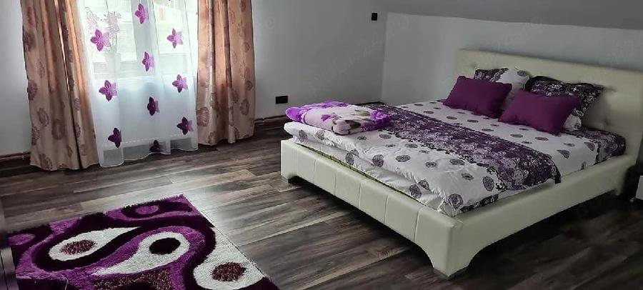 Casă cu 7 camere cu Teren 820 Mp în Central